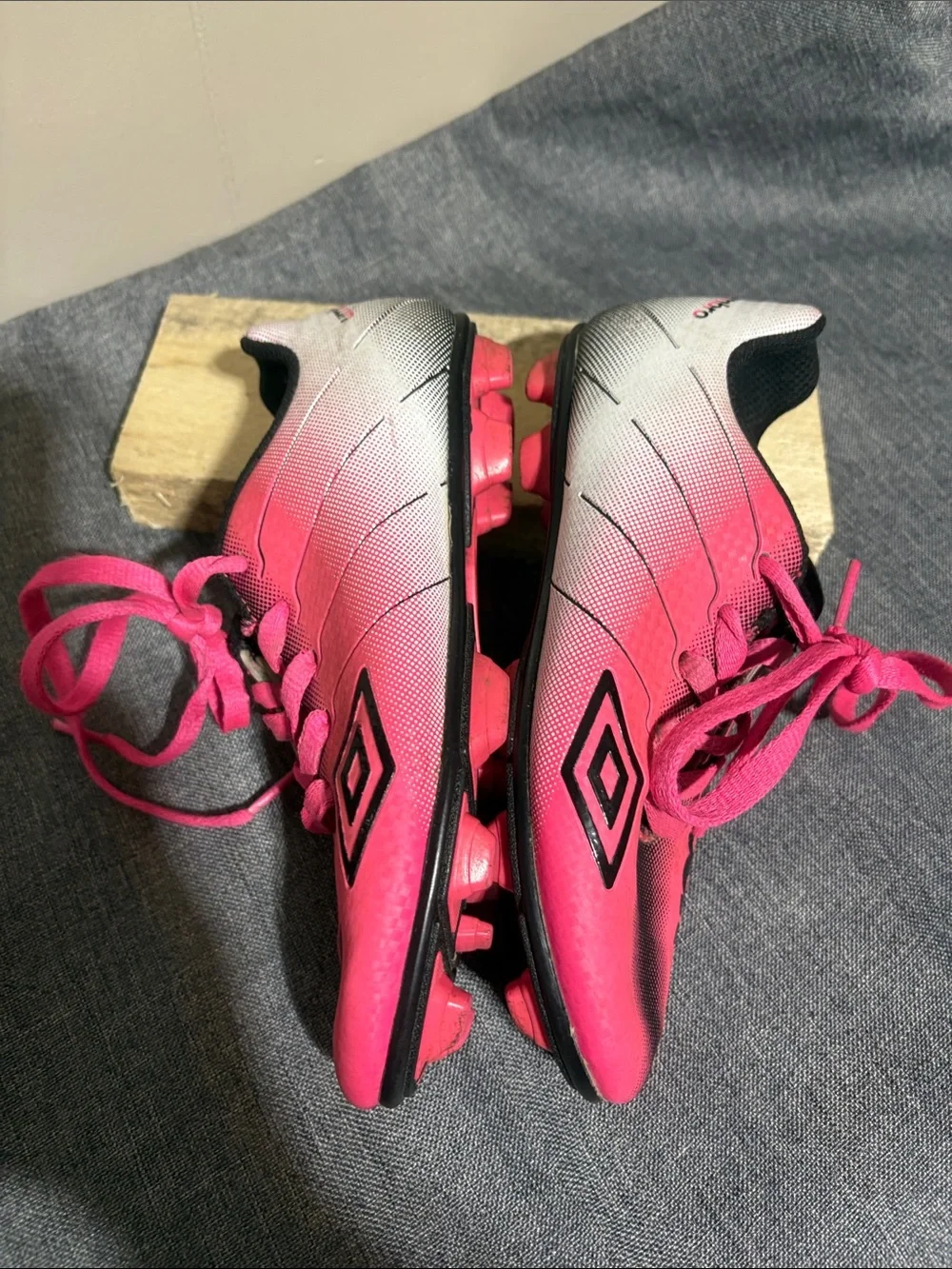 Umbro Soccer Cleats Pink Black Kids Size 1
